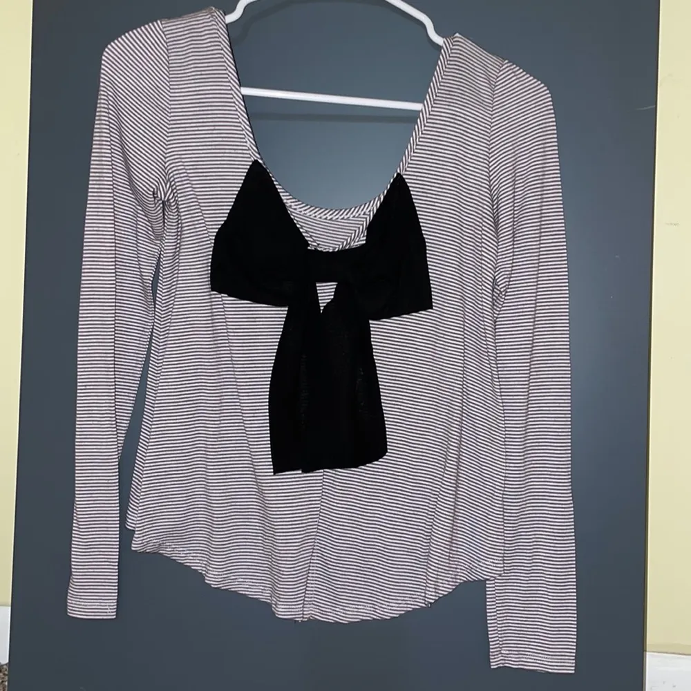 Womens Windsor Open Back Long Sleeve Shirt - Image 3