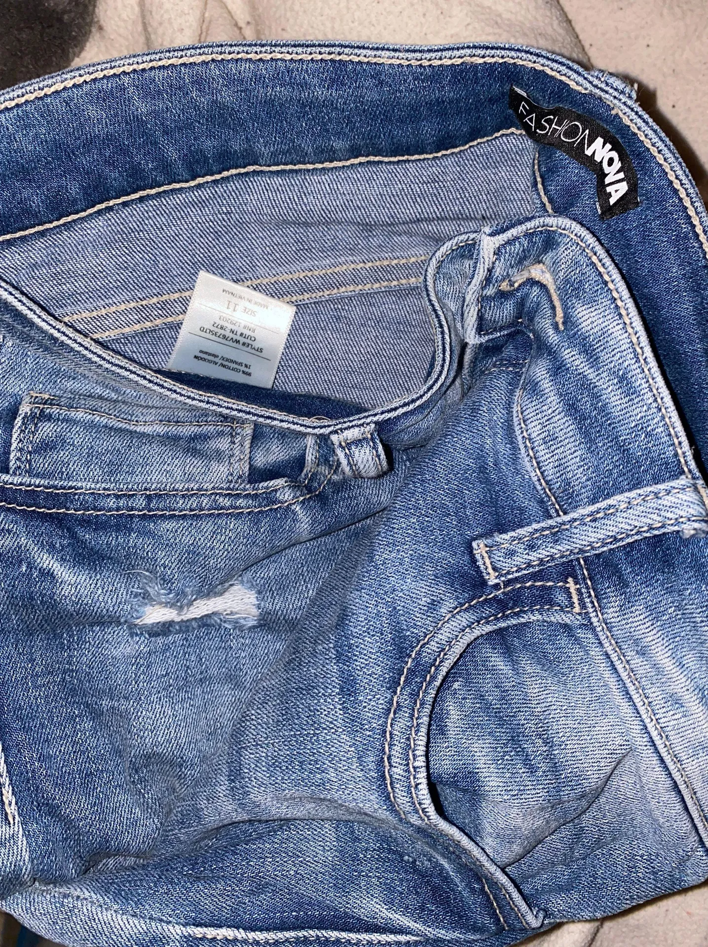 Distressed Skinny Jeans Light Wash Size 30 - Image 3