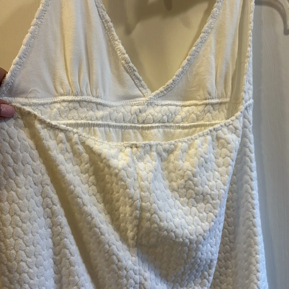 ELAN WHITE TERRY CLOTH DRESS WITH HEART DESIGN AND TOES AT NECK
SIZE SMALL - Image 6