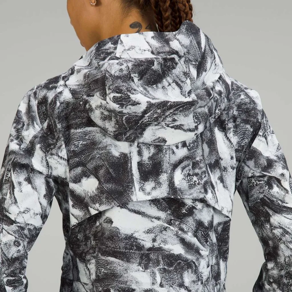 Lululemon Break a Trail Full Zip Jacket Take Flight Black Print Size 2 - Image 2