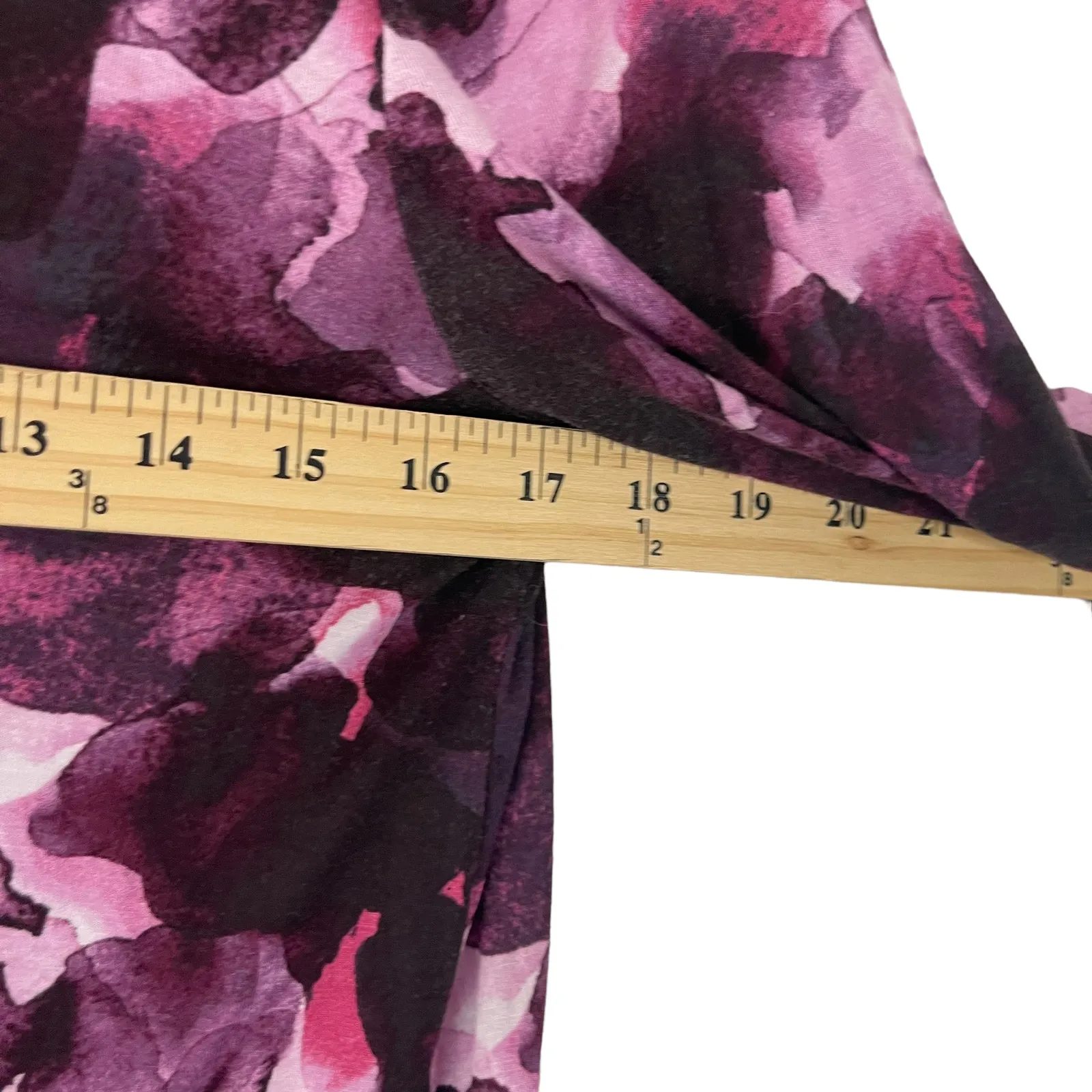 LOGO Lori Goldstein Women's Size‎ XS Red Pink Floral Printed Soft Knit Top - Image 7