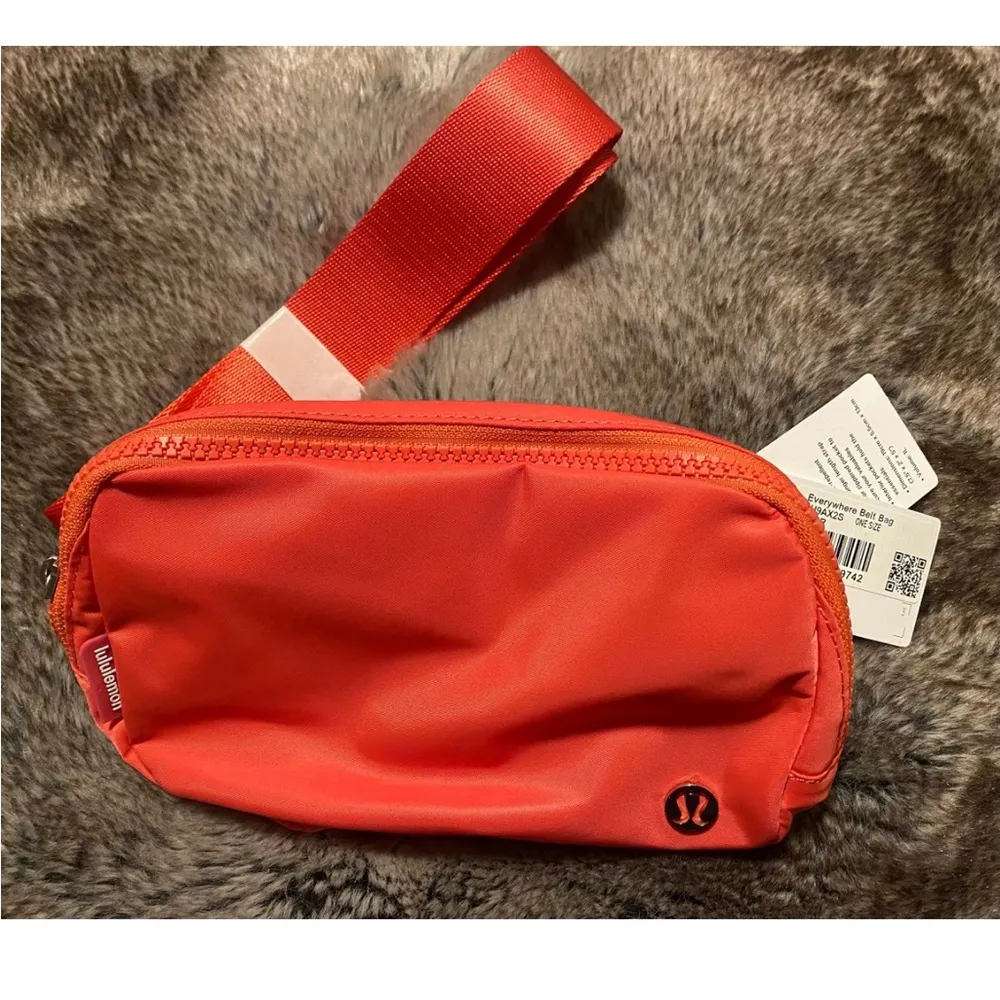 🖤 Rare!  Athletica Everywhere Belt Bag - Image 2