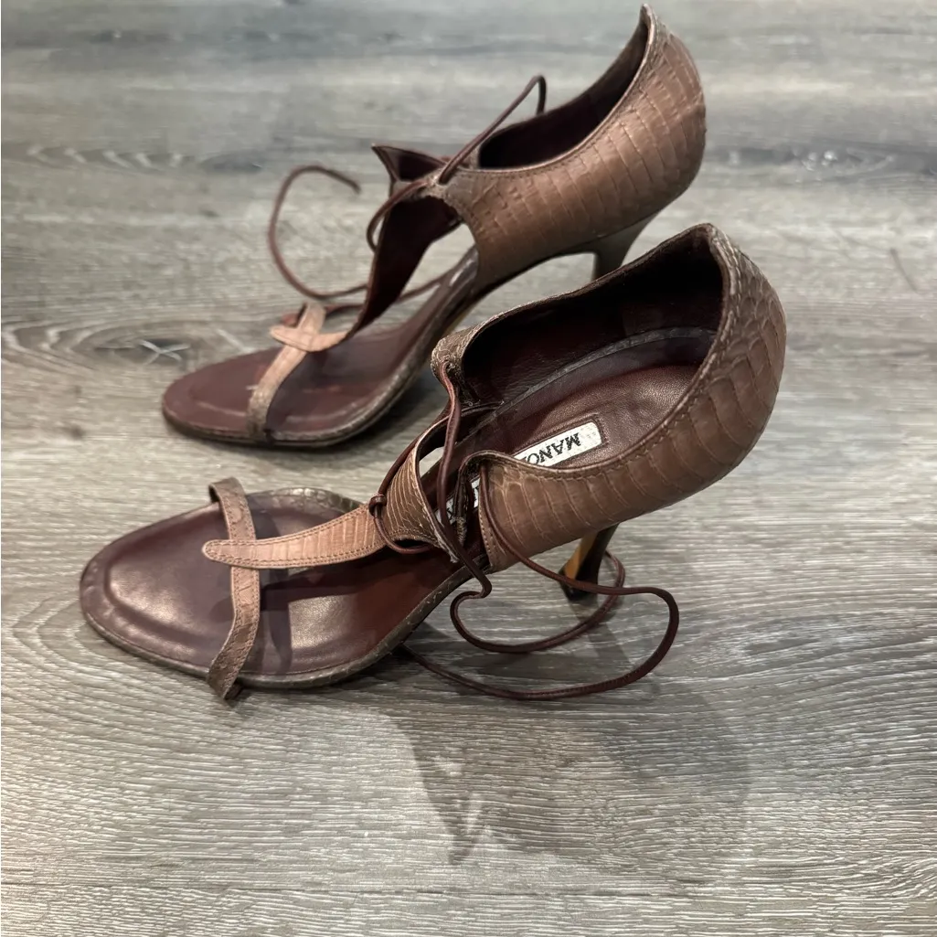 Manolo Blahnik Croc-Embossed Brown Heels - Image 3