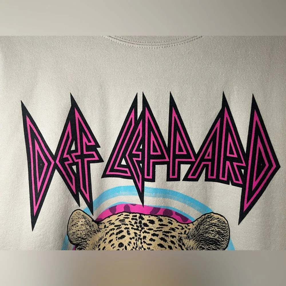 Def Leppard Sweatshirt Size M Beige Crewneck Size M - Image 3