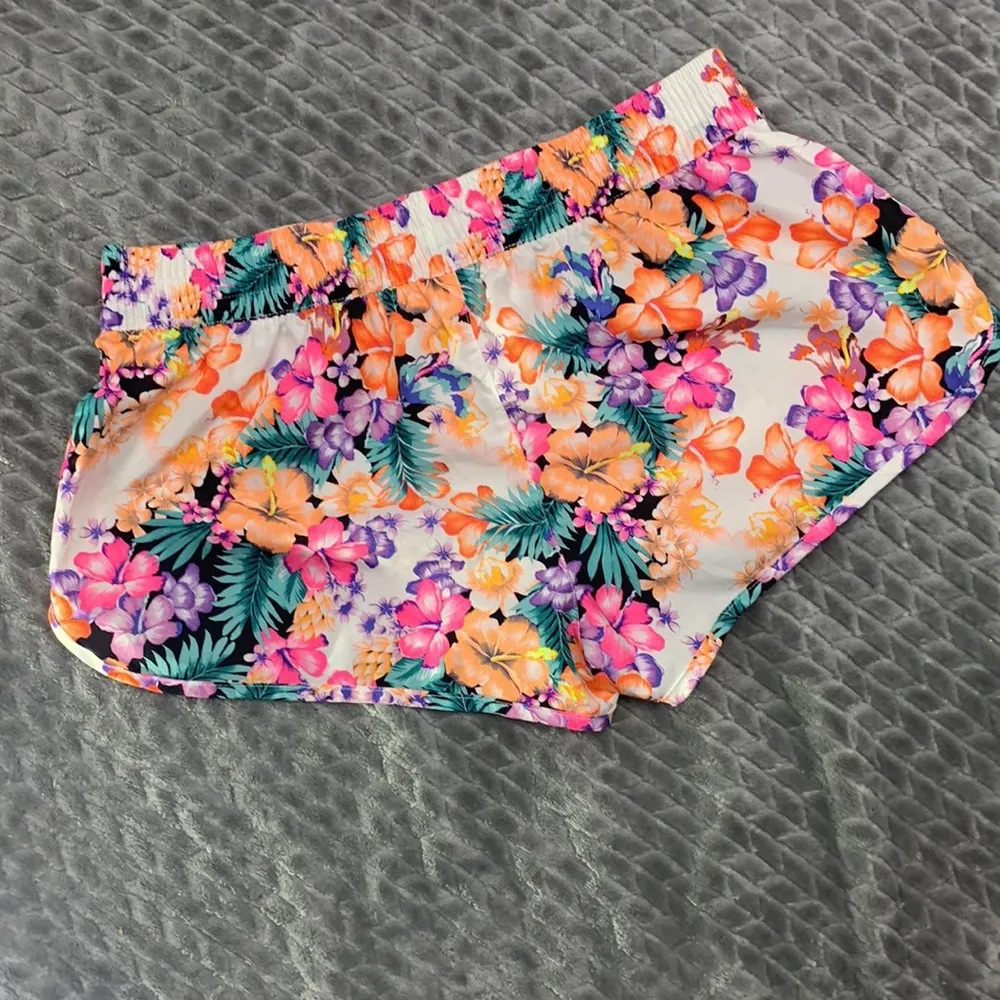 Floral Hawaiian Print White Board Shorts Swim Shorts Size L (11-13) - Image 3