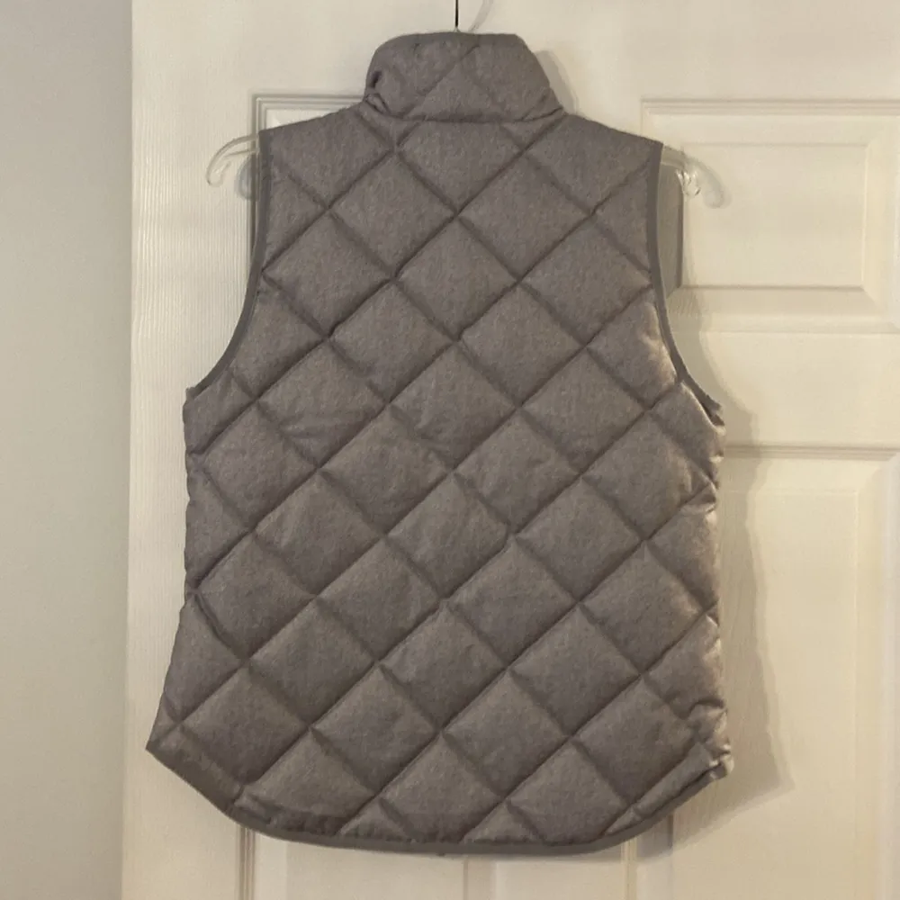 J.Crew Puffer Vest size S BNWOT silver/gray color length 25” bust 34” - Image 3