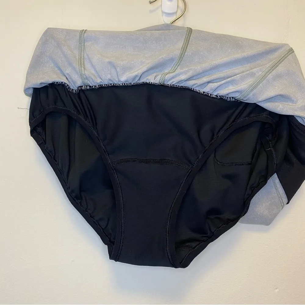 LULULEMON Hotty Hot Low Rise Active Short II 2.5” Lined Lace Starlight Black 8 - Image 12