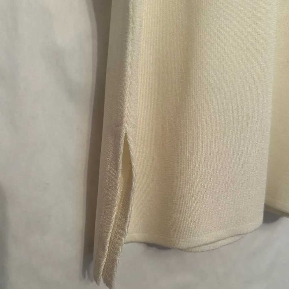 Exclusively Misook Cream Knit Tank Top Sleeveless Structured Knit Size Medium - Image 5