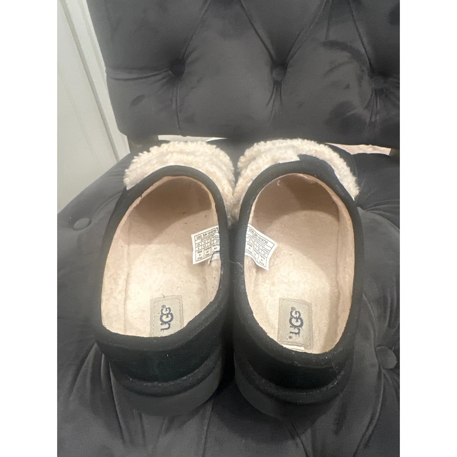 UGG Women's fluff yeah Black Cozy Furry Logo Slides Slippers Size 8 winter - Image 3
