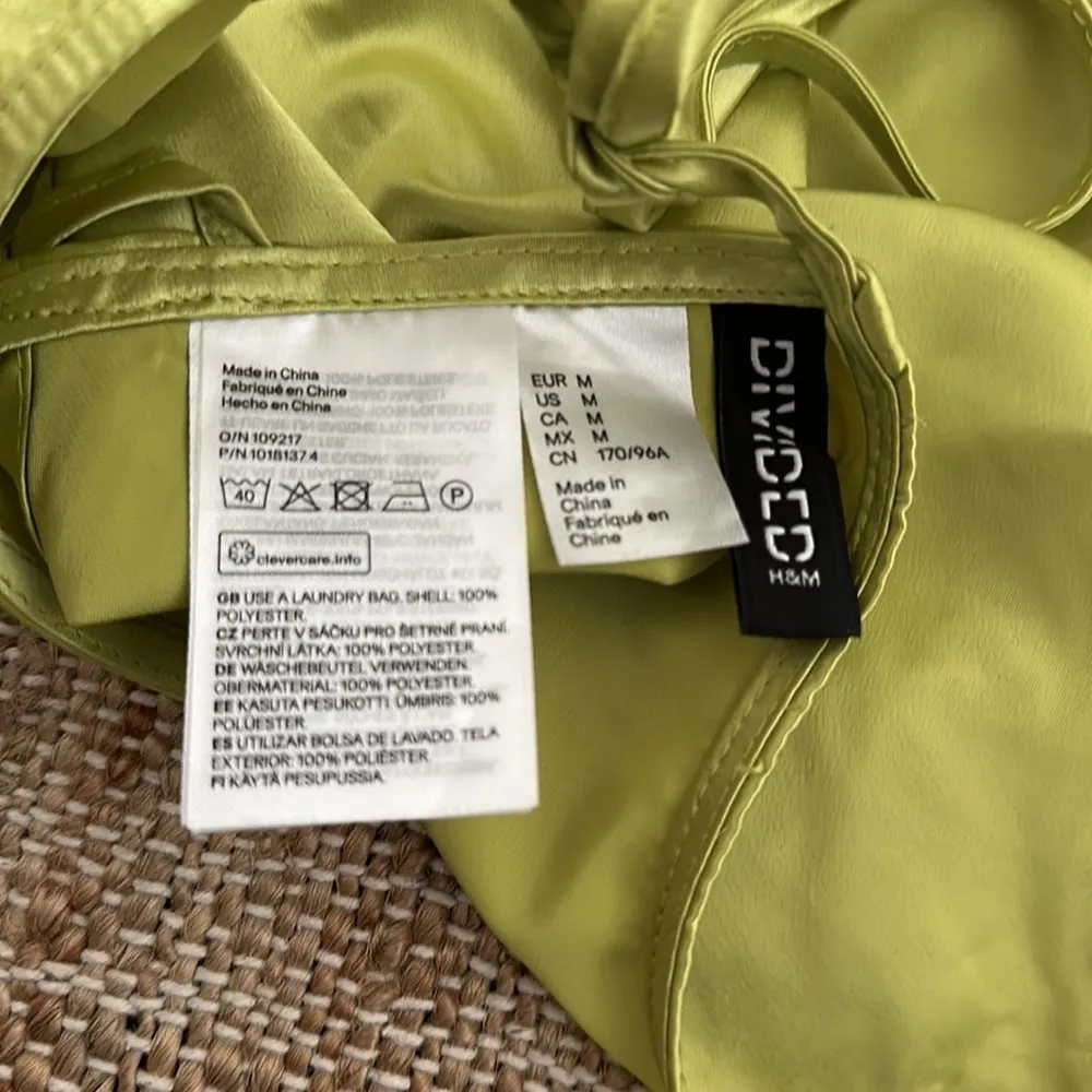 H&M Satin Halter Open Back Cropped Top size Medium - Image 5