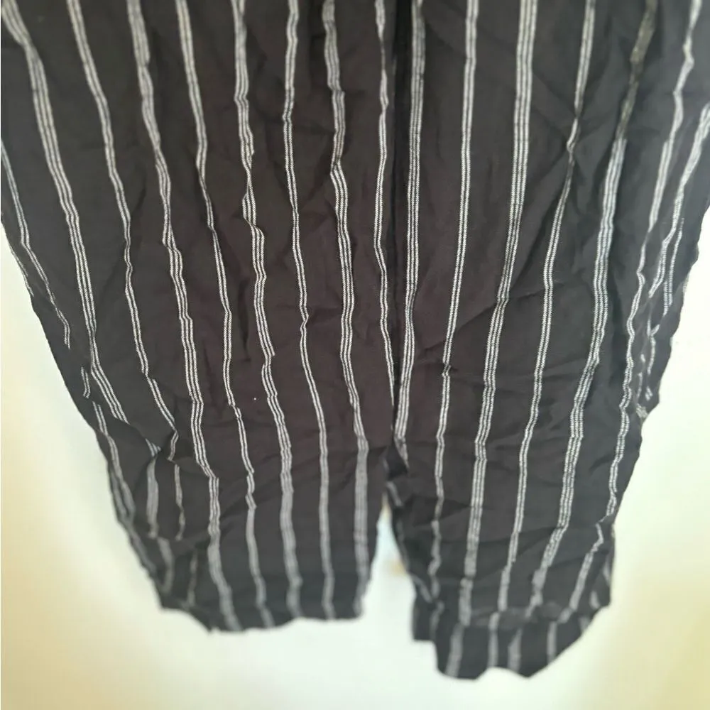 Abercrombie black pinstripe short sleeve jumpsuit size XS - Image 6