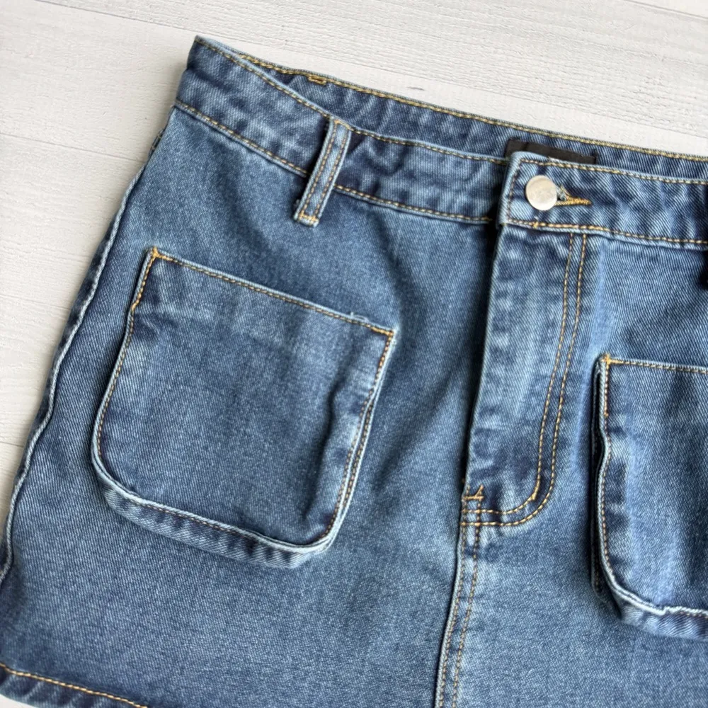 Pretty Little Thing Indigo Vintage Wash Cargo Pocket Front Denim Mini Skirt US 2 - Image 3