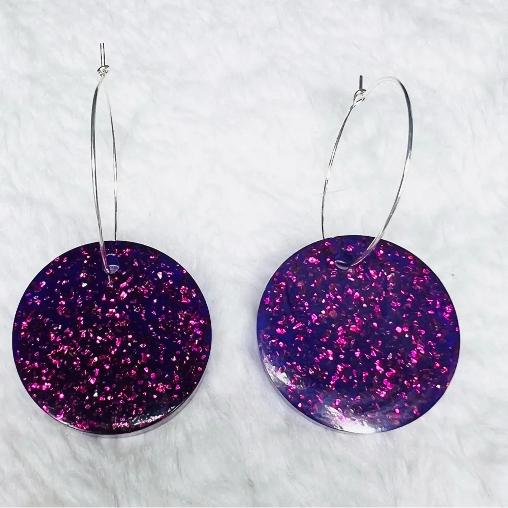 Sparkling Purple Glitter Resin Circle Disc Pendant Hoop Earrings - Image 4