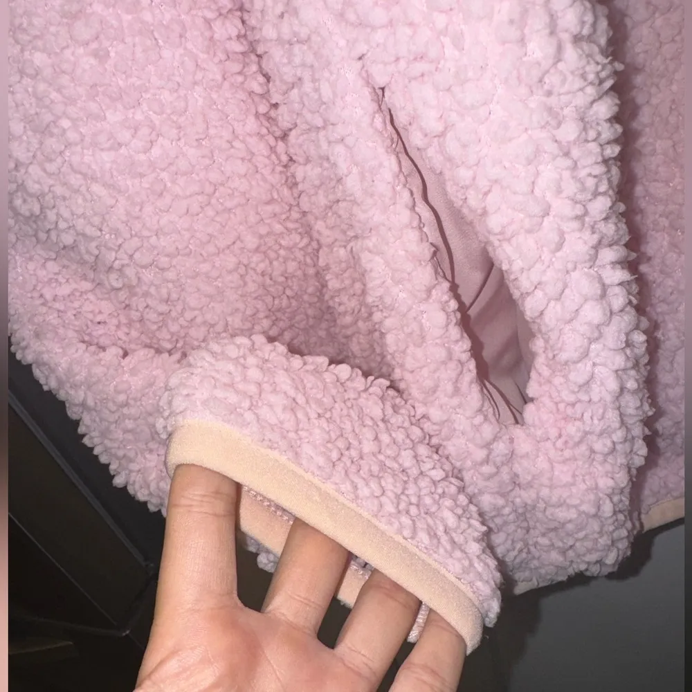 JEFFREE STAR Approved Women’s pink Sherpa Jacket Full Zip size M - Image 4