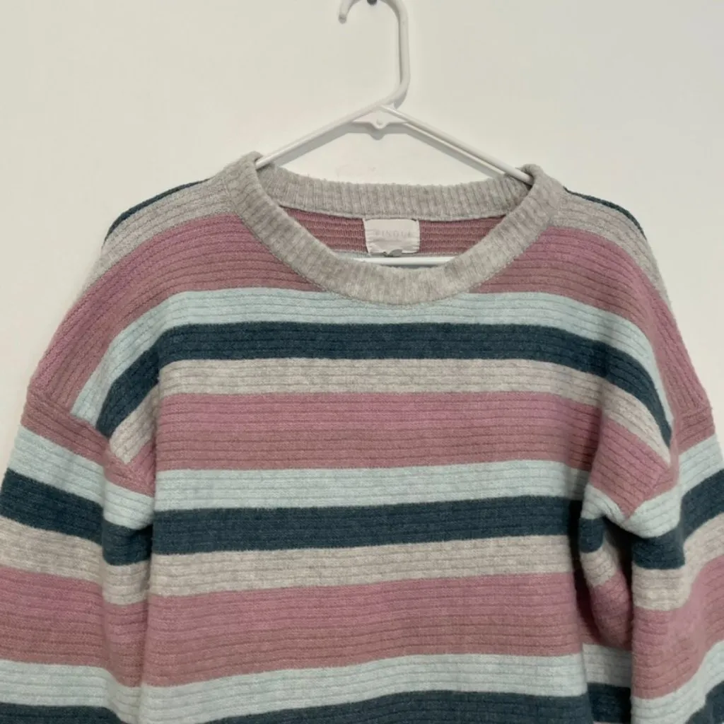 PINQUE STITCH FIX STITCHFIX Gray Mauve Pink Blue Striped Cropped Crop Sweater M Size M - Image 3