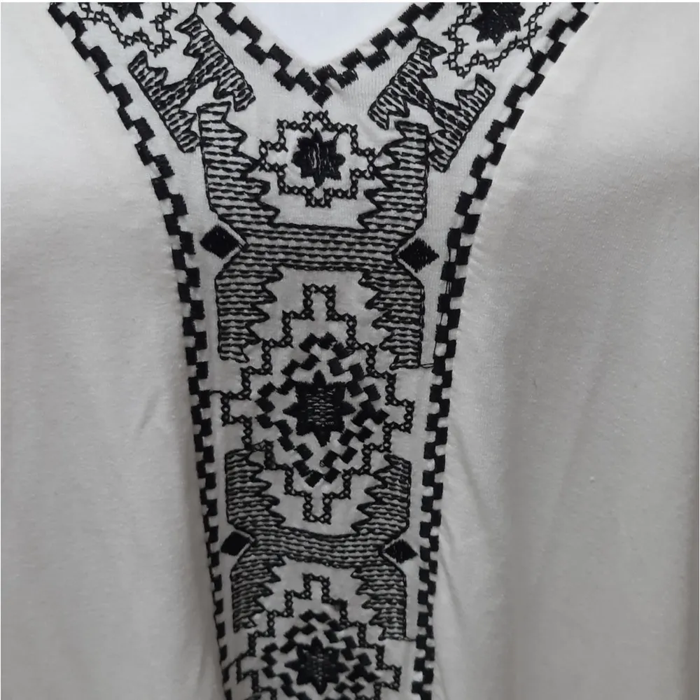 Adrianna Papell Women's Plus White with Black Trim Long Sleeve Tunic Top - Image 6