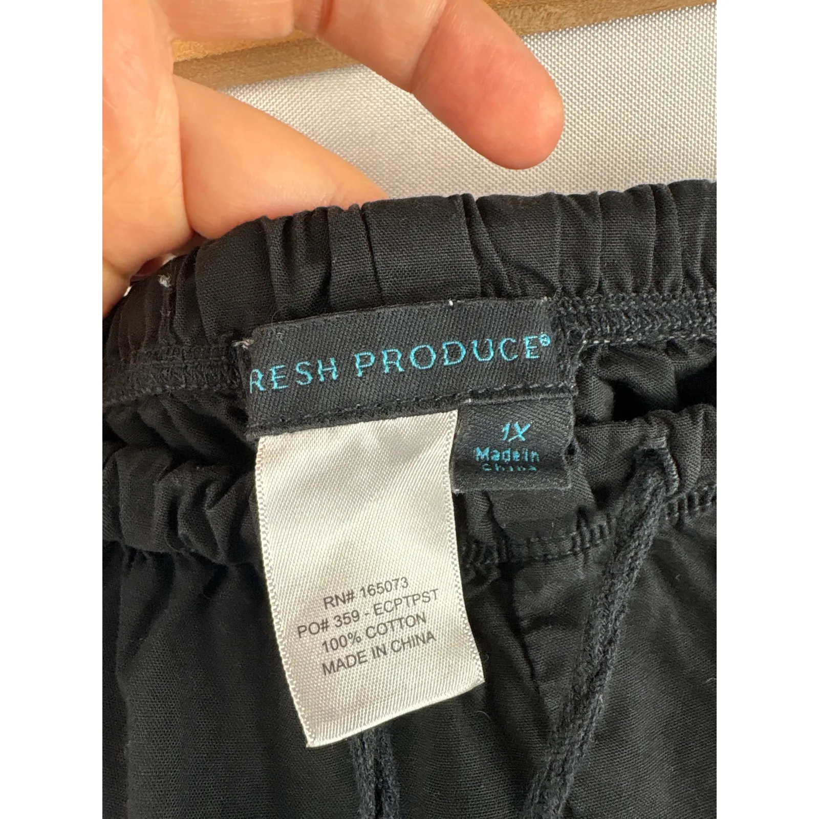 Women’s Fresh Produce Size 16 Black Drawstring Capri Pants - Image 4