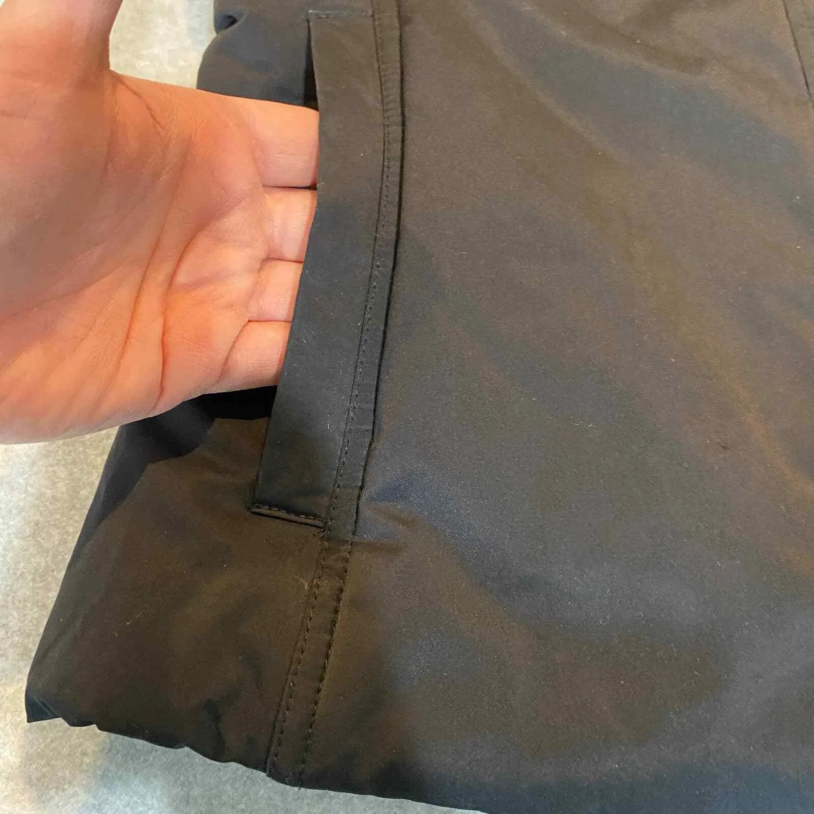 Banana Republic Puffer Vest Womens Medium Black Polyester Full zip Pockets - Image 6