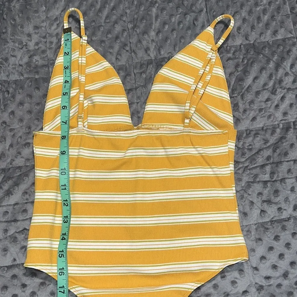 Blue Blush honey stripe knit bodysuit size medium adjustable strap deep v neck - Image 6