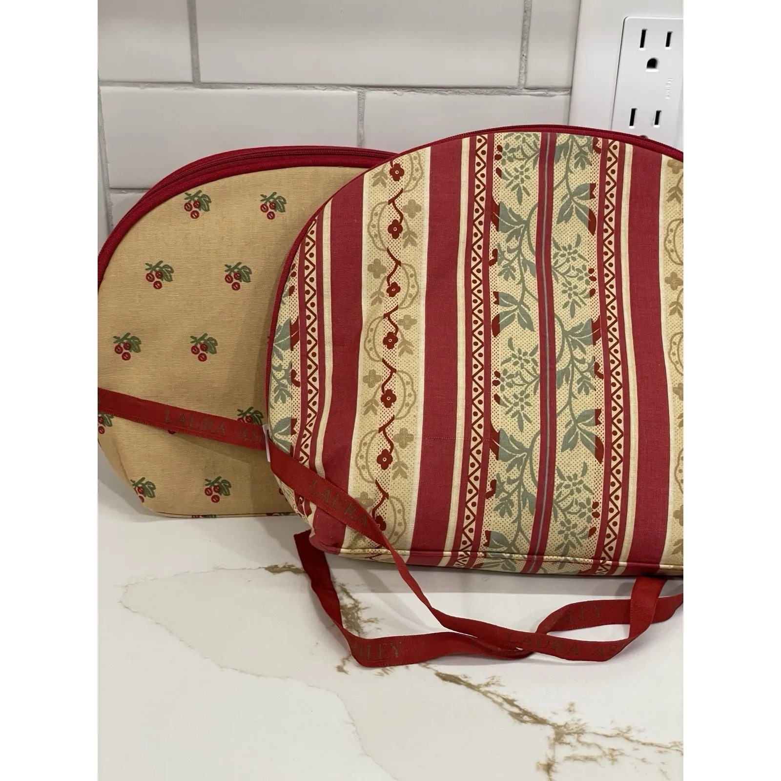 Vintage Laura Ashley Fabric Toiletry Bag Set Red Tan Zipper Floral Cottage New - Image 5