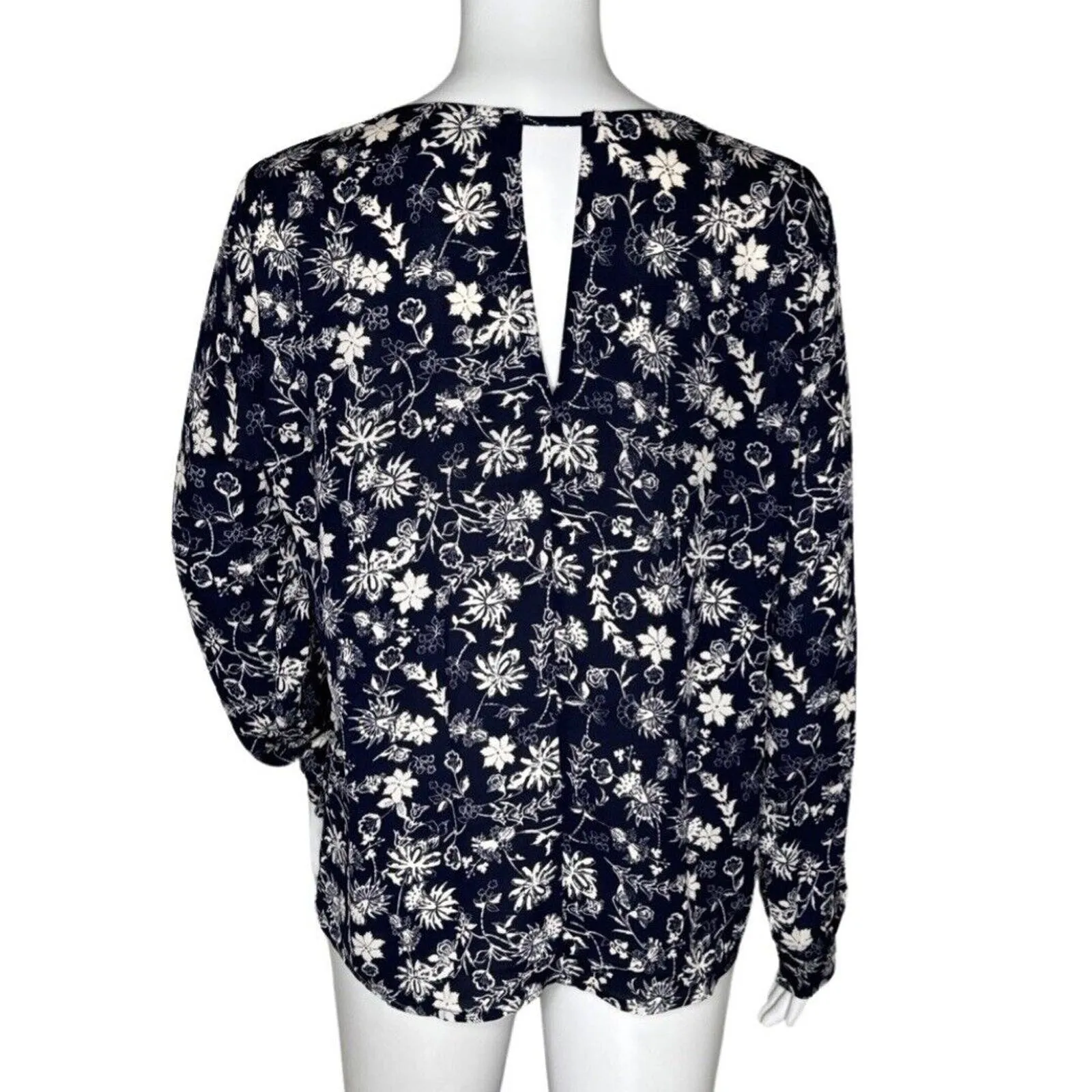 Anthropologie Astr Shirt Womens Medium Navy‎ Blue White Floral Flower Bloomcore - Image 4