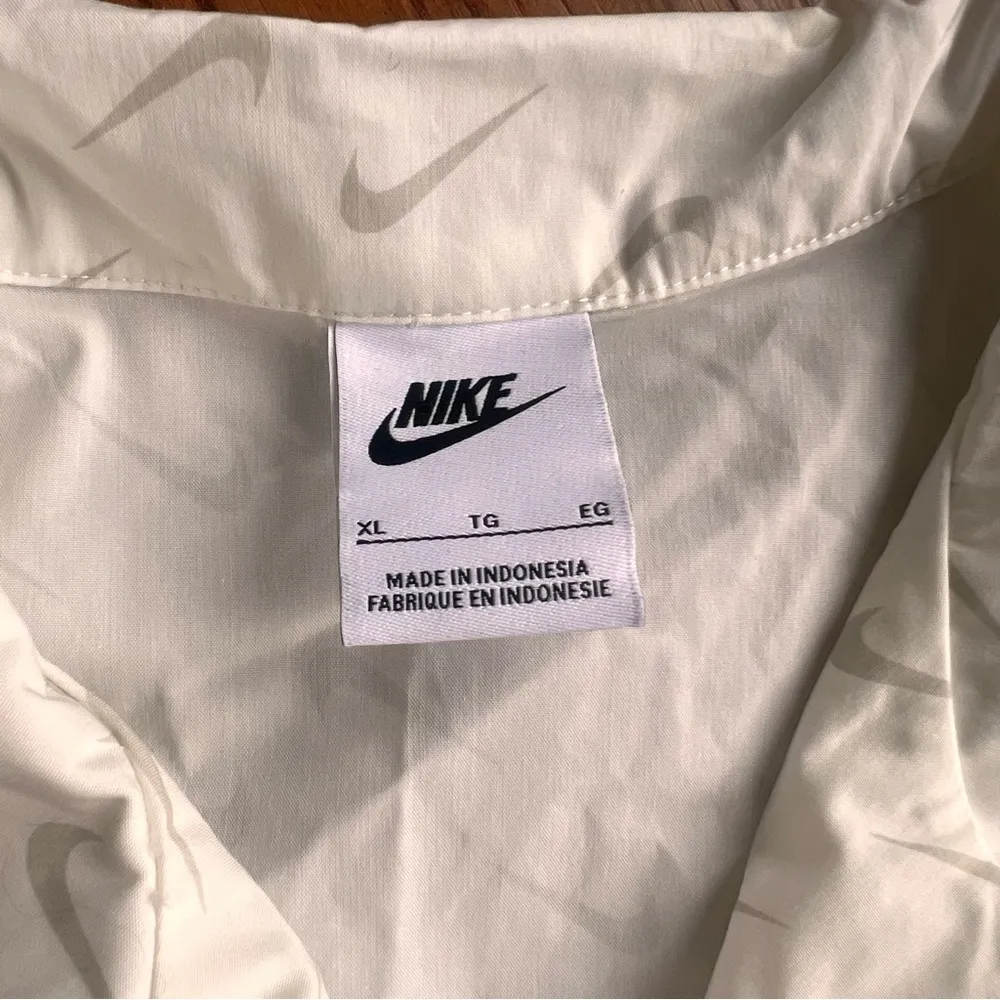 Nike Women's Sportswear Everyday Modern Oversize Button Shirt Size XL SKU#S2456 - Image 5