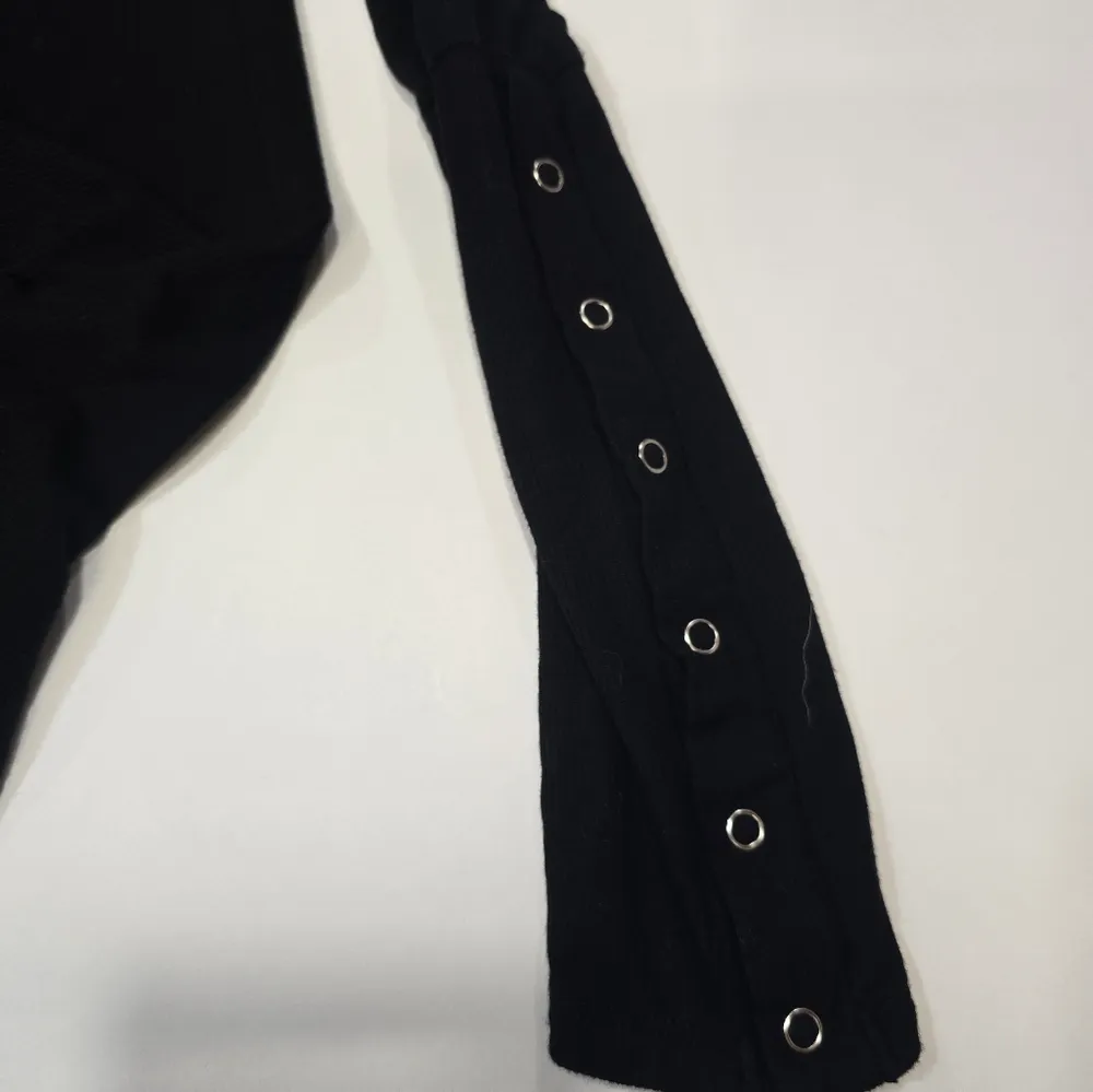 Michael Lauren Sorento Snap Cuff Top in Black - Image 7