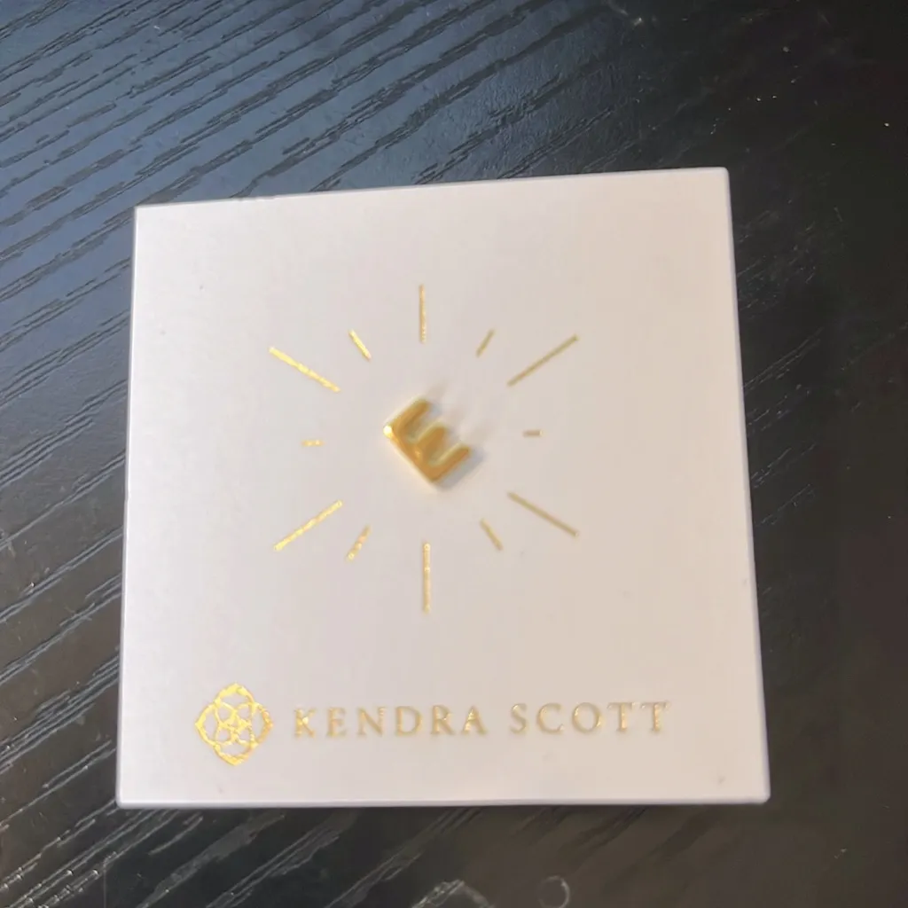 Kendra Scott  Letter E stud - Image 2