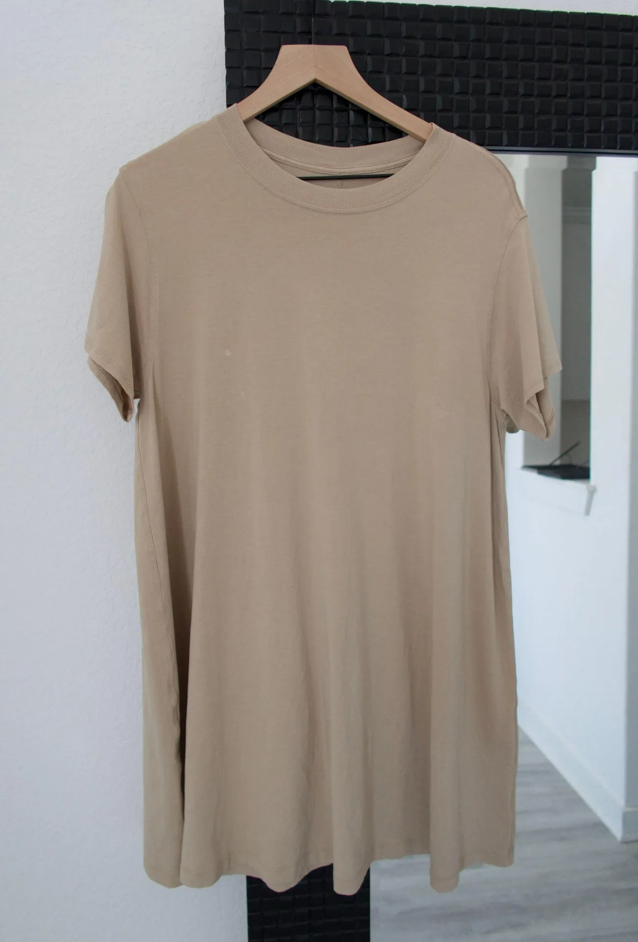 Athletica T-shirt dress - Image 2