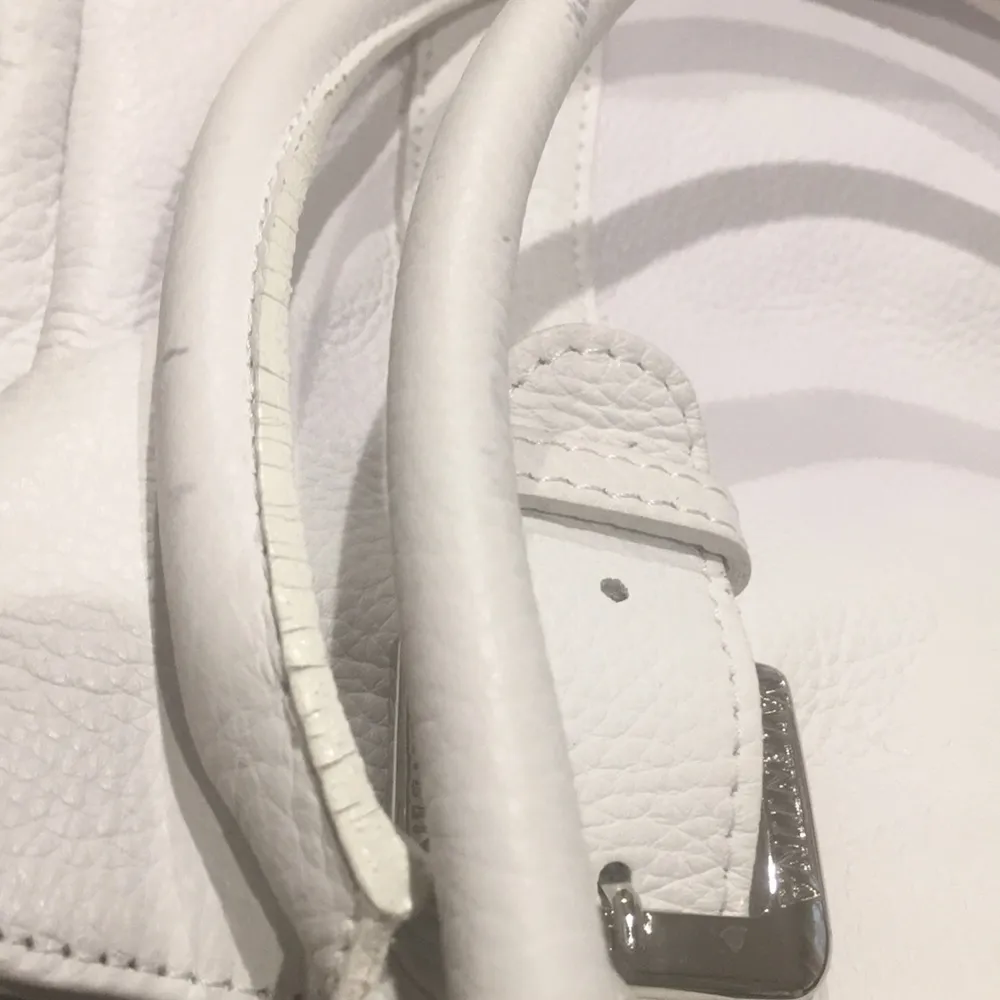 White handbag - Image 2