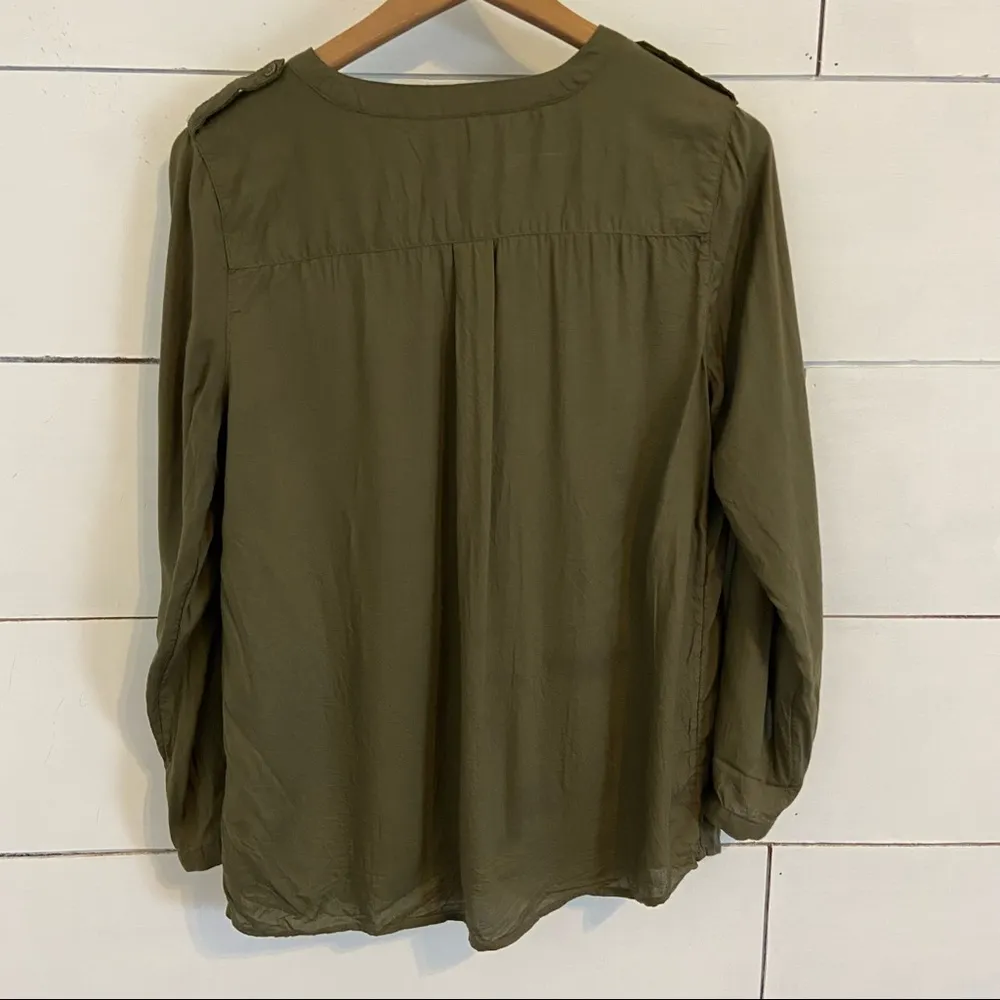 Gap Dark Olive Long Sleeve Half Button Down Blouse. Size XSmall. EUC - Image 7