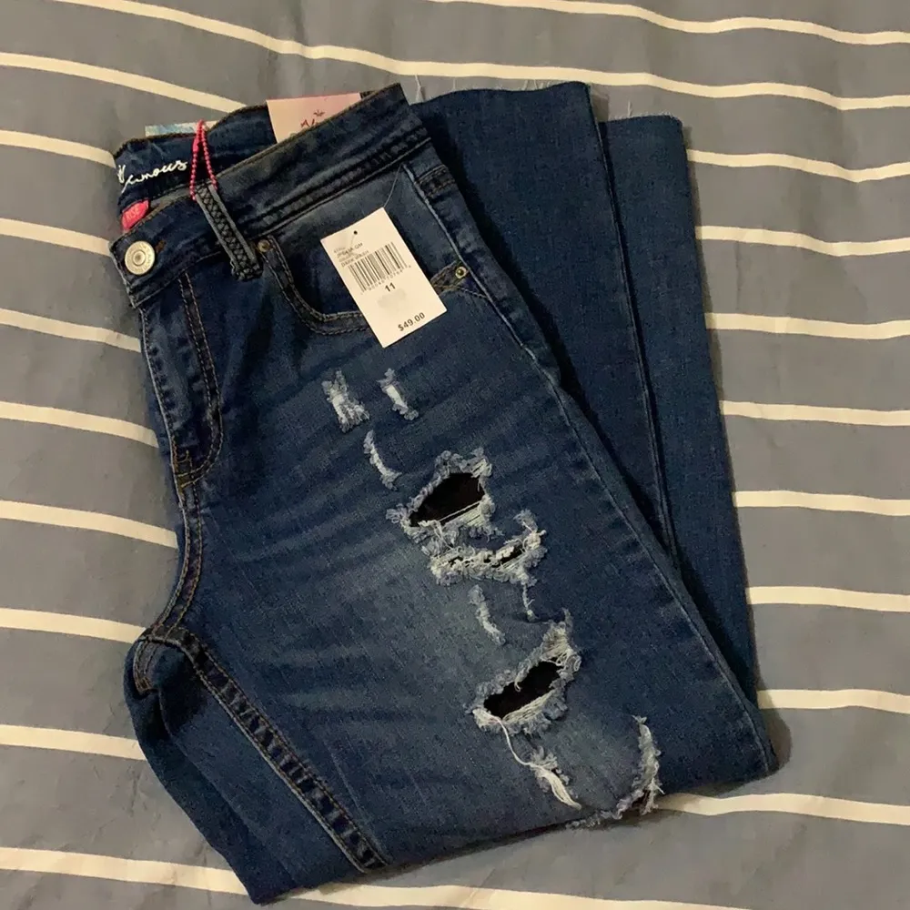 Ladies sz 11 Almost Famous Must Have Capri distres - Image 5