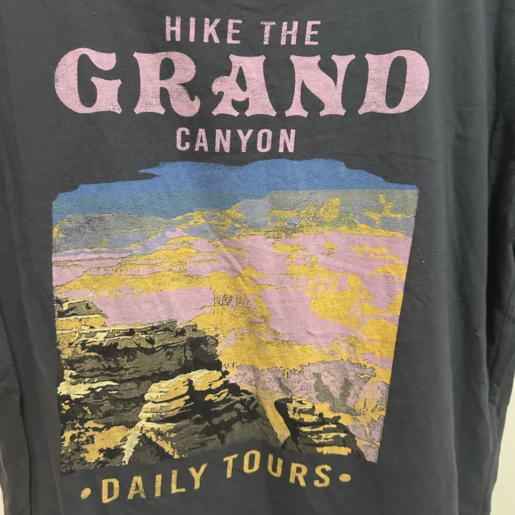 Tres Bien Charcoal Gray Grand Canyon Shortsleeve Graphic T Shirt size Large - Image 2