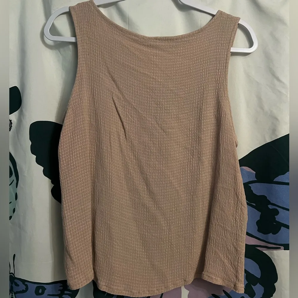 Cute light weight vintage button up tank Size none - Image 2