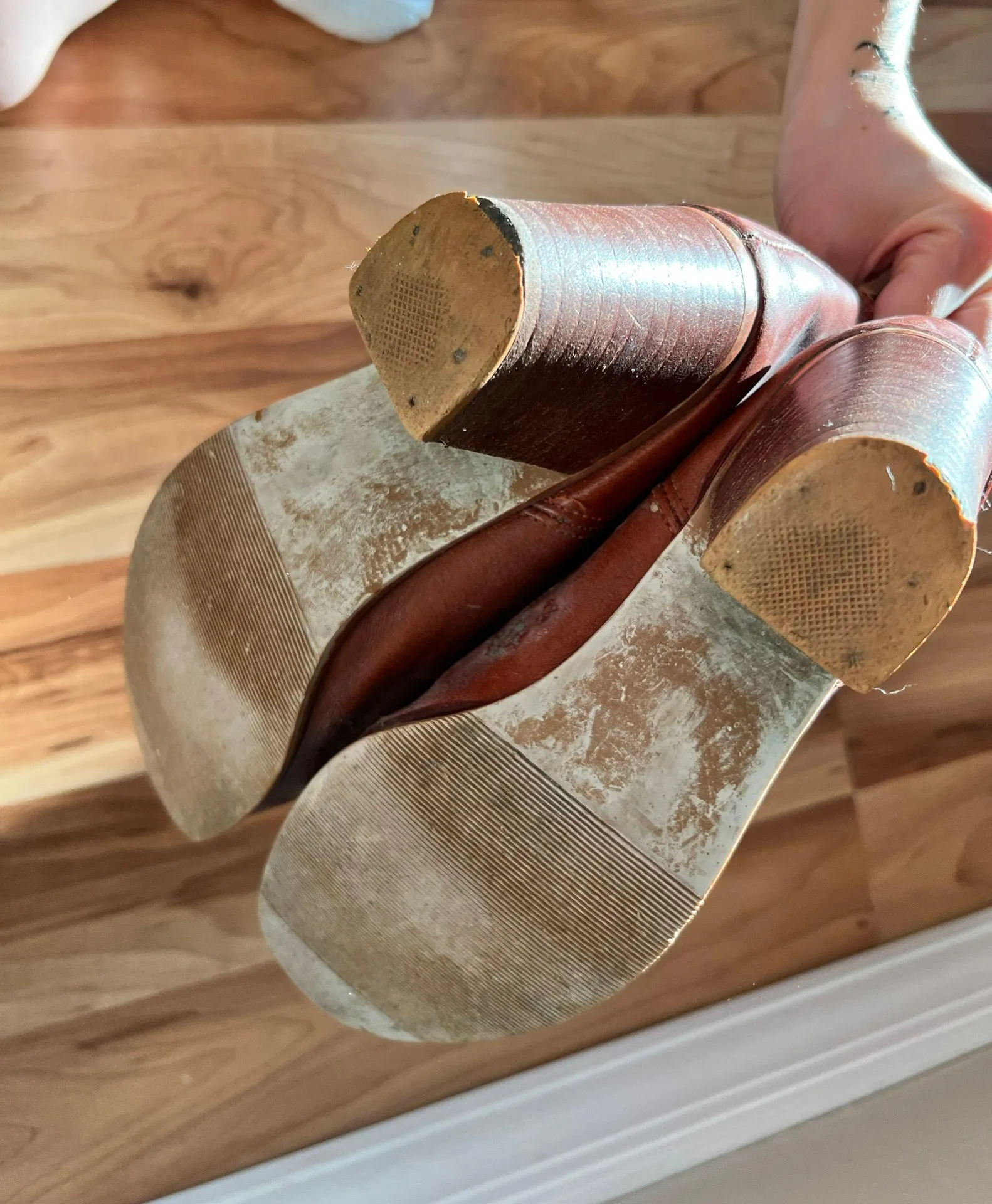 Red Cowgirl Boots Size 8 - Image 4