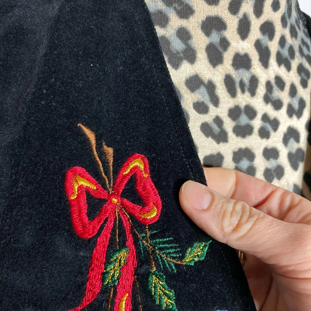 Casey & Max Festive Embroidered Black Button Down Vest Size L - Image 3