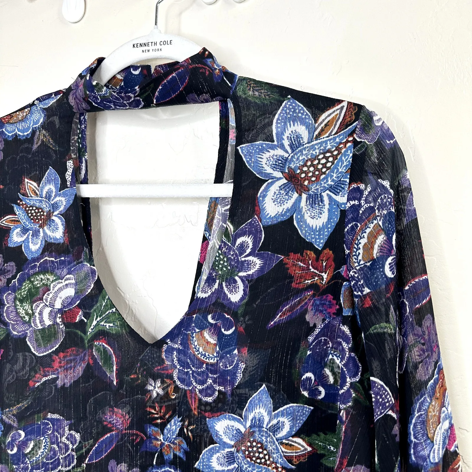 Show Me Your Mumu NWT Olsen City Nights Glimmer Floral V-neck Bell Sleeve Blouse - Image 5