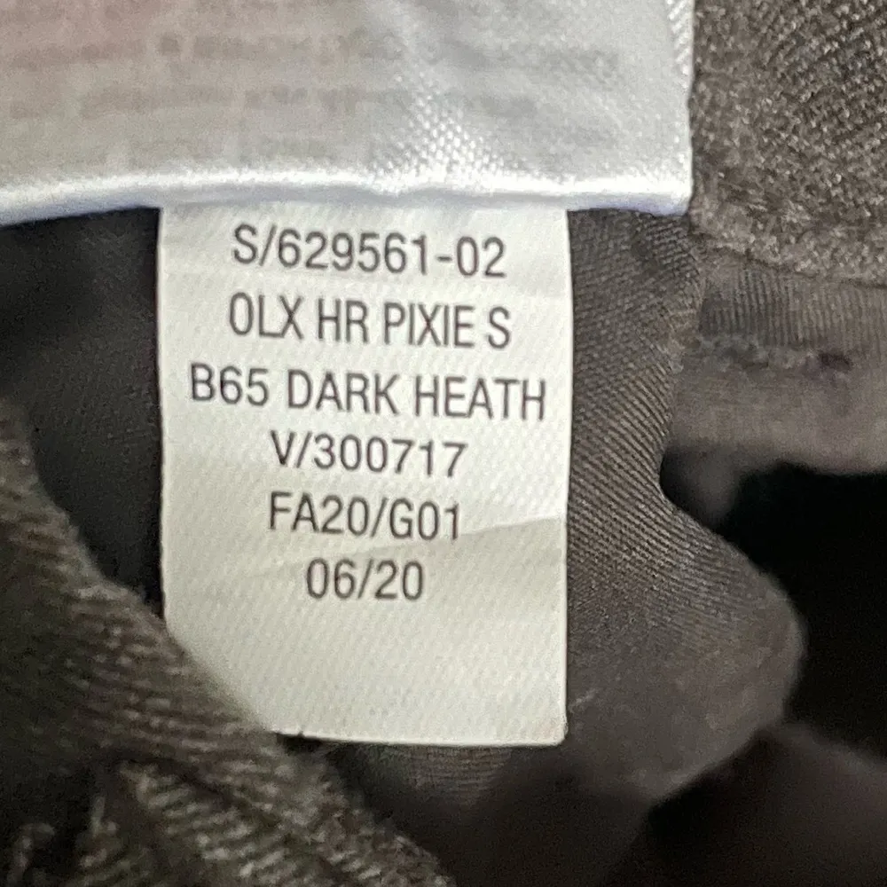 Old Navy Women's Pixie High Rise Dress Pants Gray Size 6 Petite - Image 7