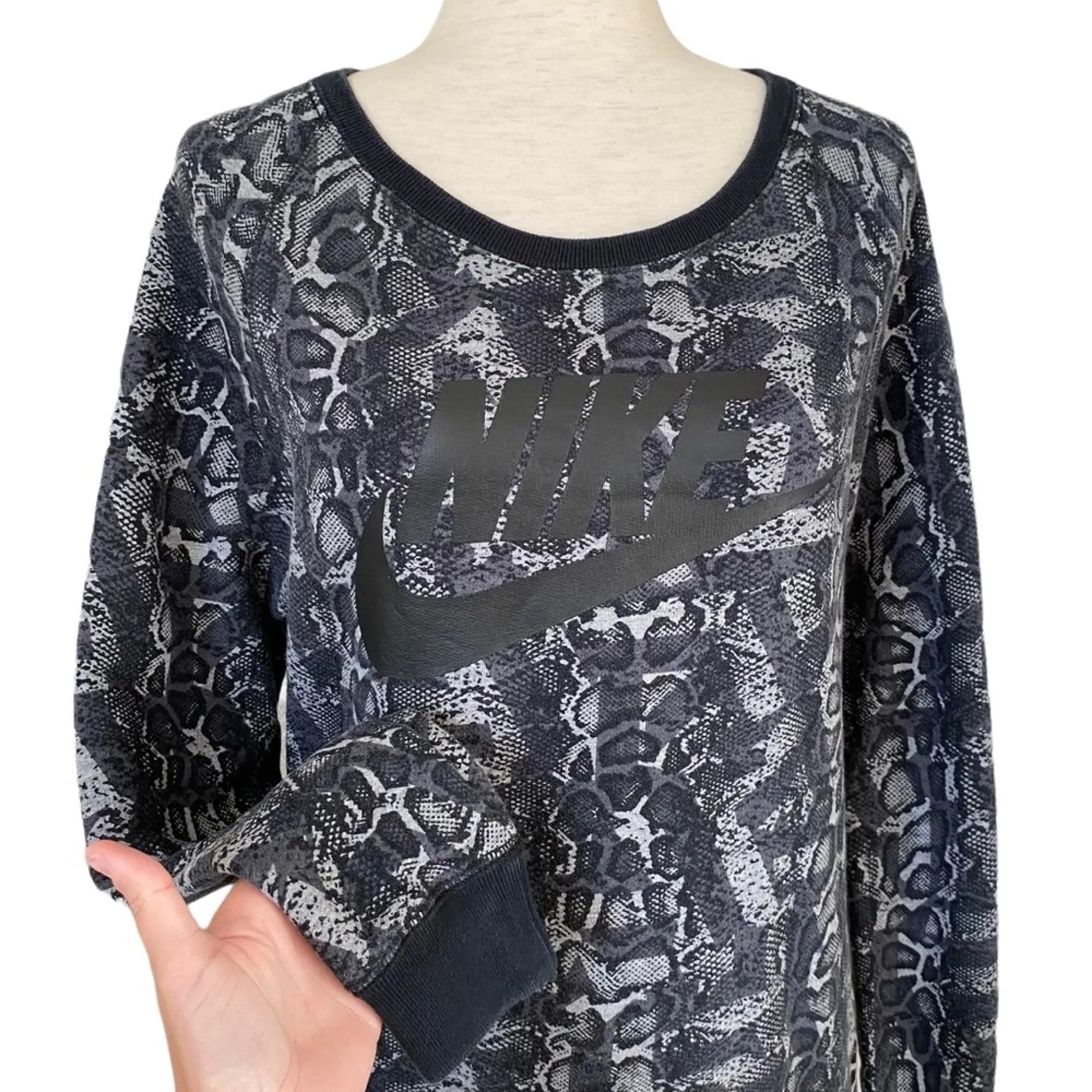 NIKE Raglan Sweatshirt Black and Gray Tunic Oversized Size XS - Image 2