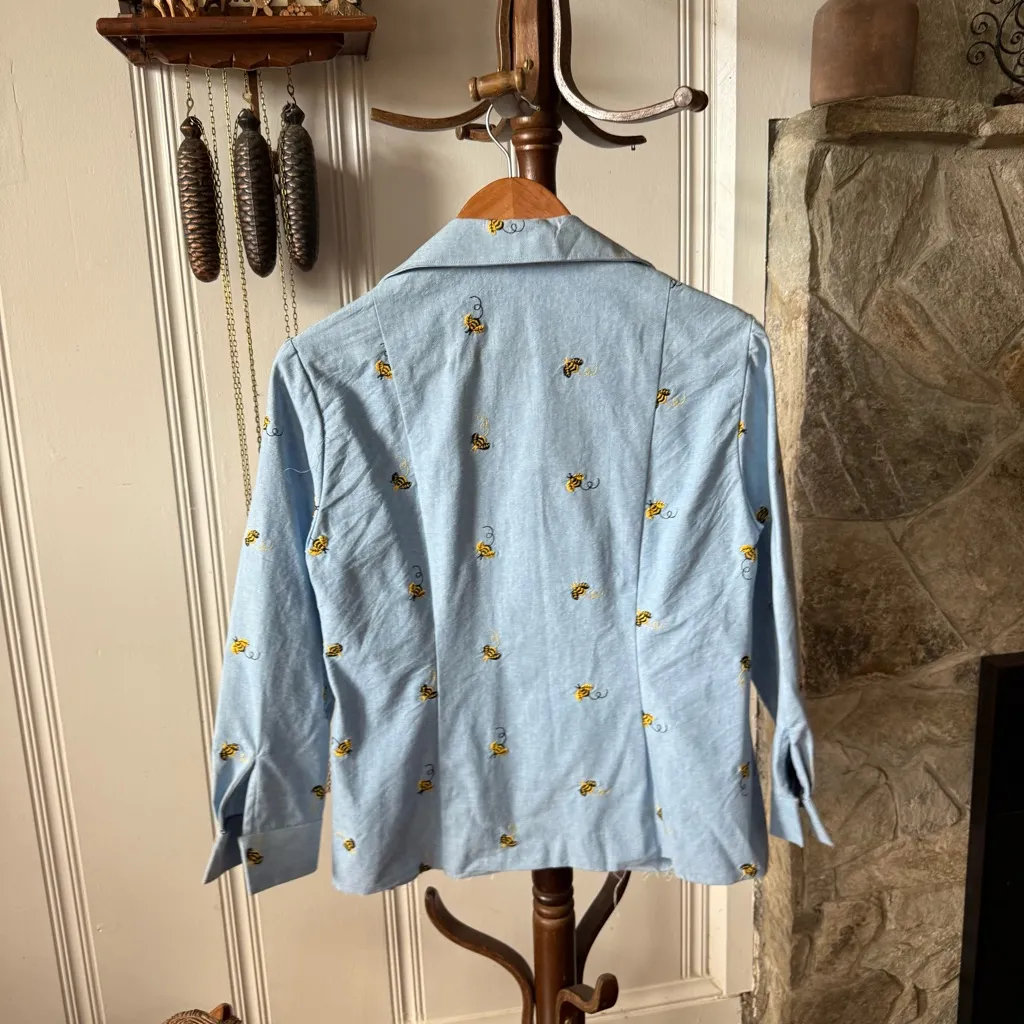 Handmade Bee Embroidered Vintage Light Jacket Blue Size 6 - Image 5
