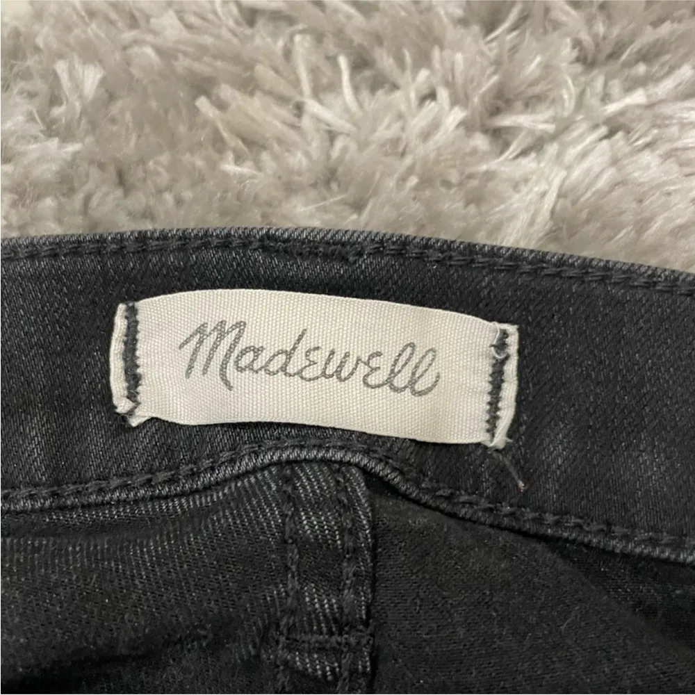 Madewell G7392 Roadtripper Skinny Jeans in Bennett Black - Image 11