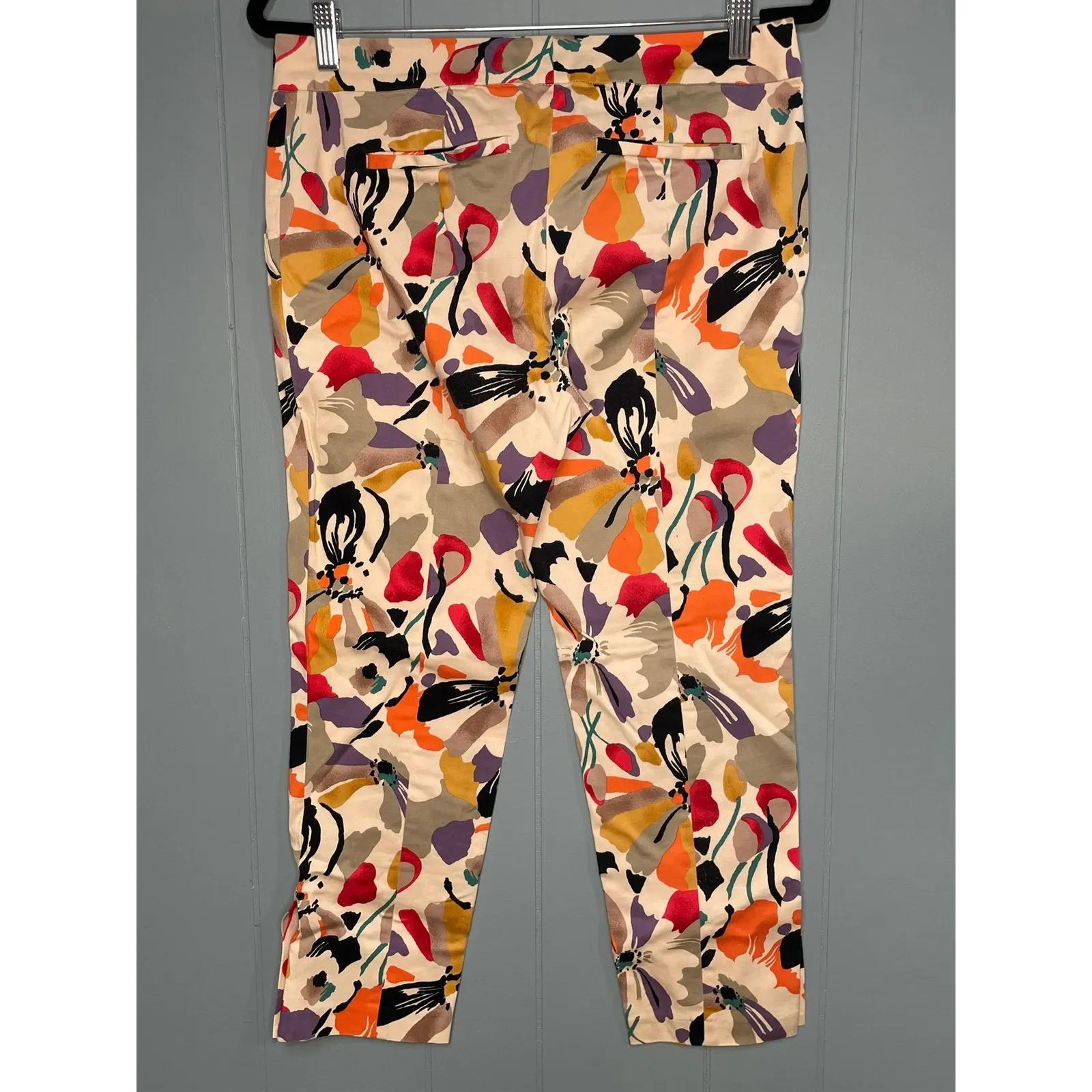 BCBG Paris Floral Print Cropped Pants Size 8 Women Beige Orange Purple Black - Image 2