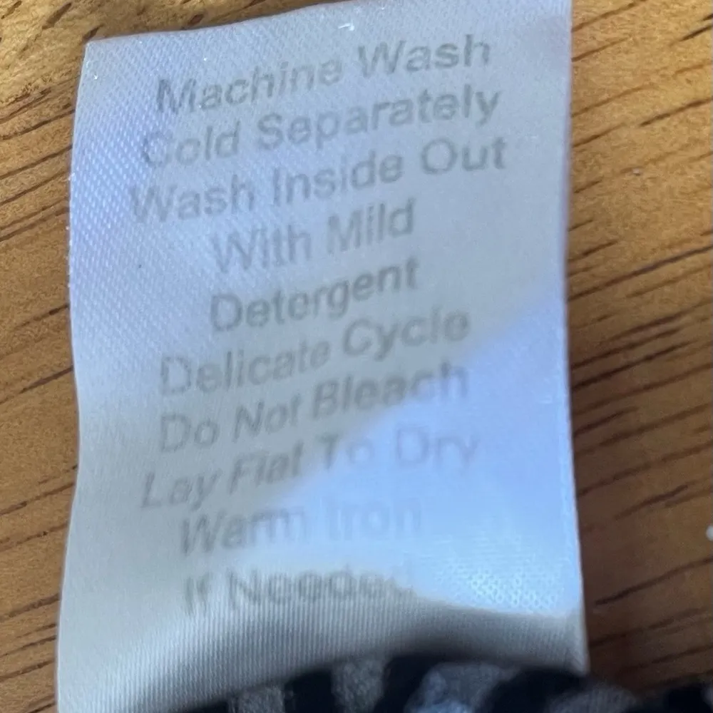 Tech Running long sleeved pullover, size Medium. - Image 5