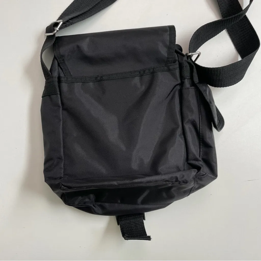 Walt Disney World Crossbody Bag Mickey Mouse Metallic Graphic Logo Black 2009 - Image 7