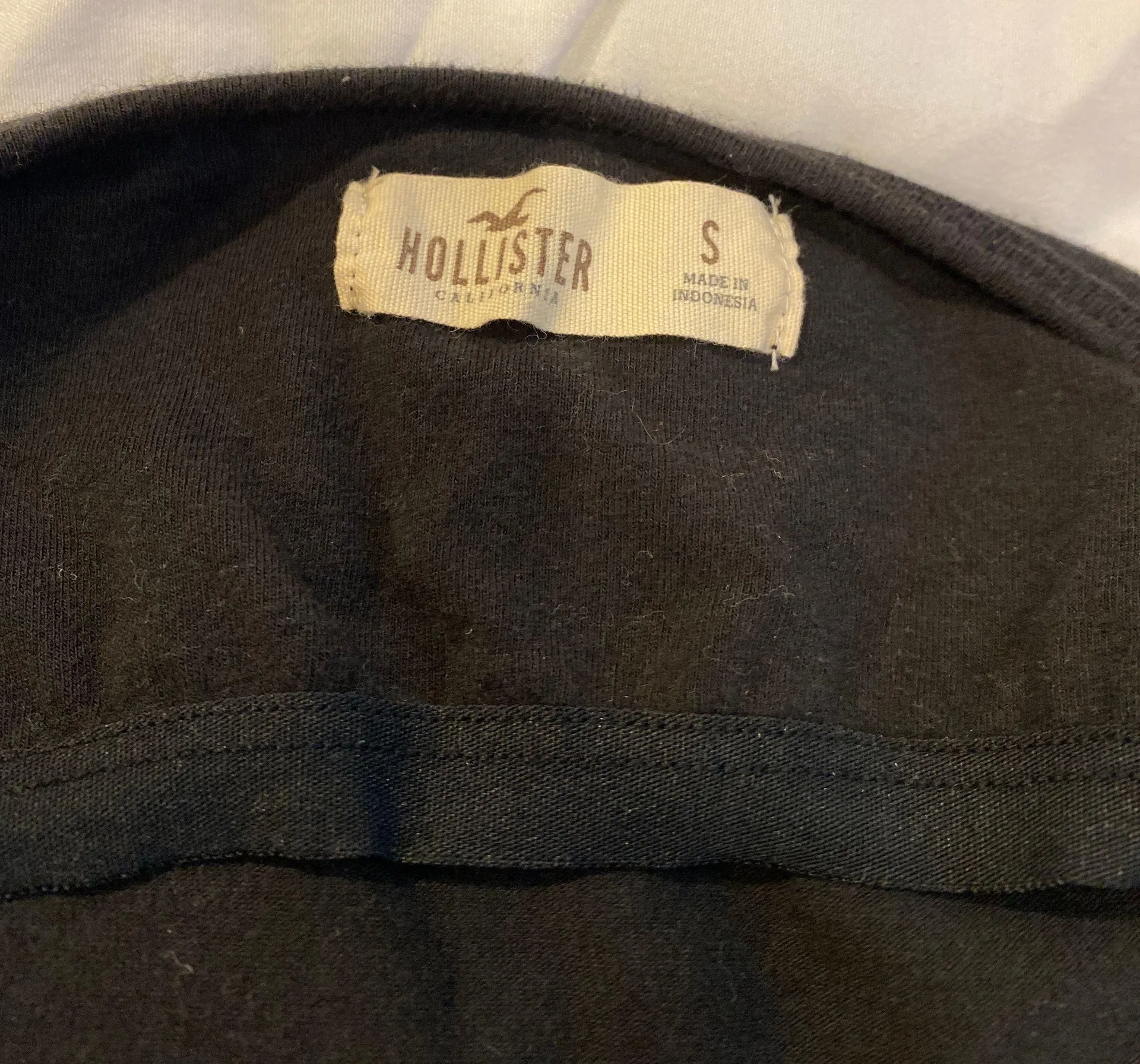 Hollister Halter Neck Crop Top - Image 3