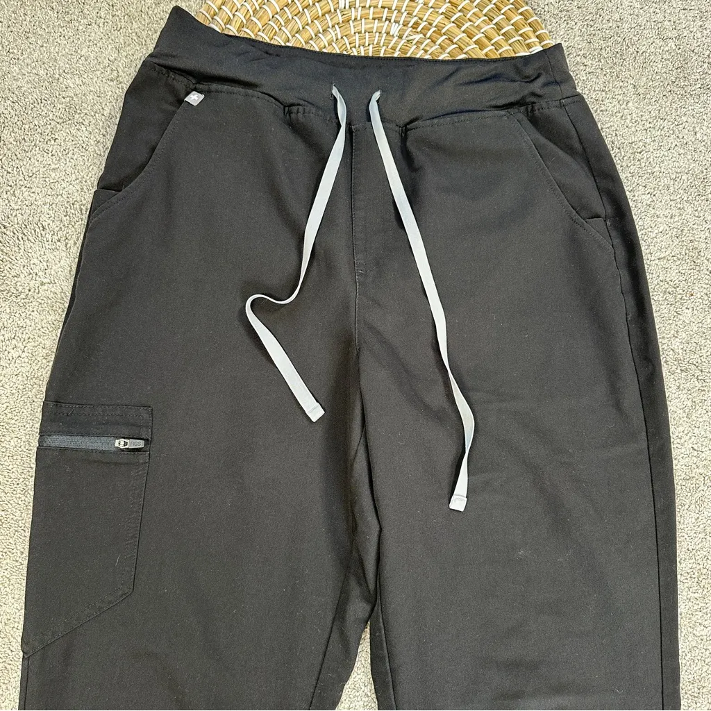 Figs Women’s High Waisted Zamora Jogger Scrub Pants Pull On in Black MT - Image 4