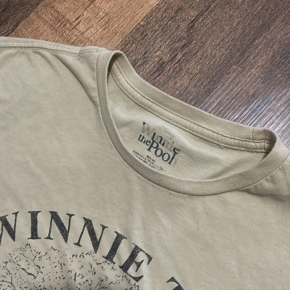Winnie The Pooh pastel yellow graphic Tshirt Size XL - Image 4