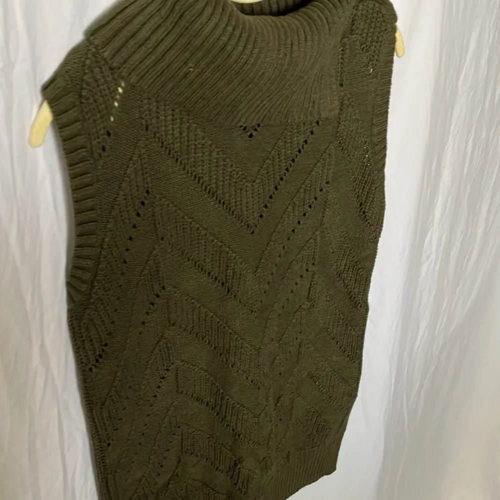 Banana Republic: Olive Green sleeveless sweater- Cotton Blend- S - Image 6