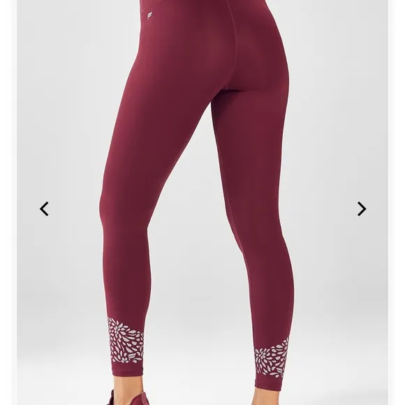 Fabletics Mid-Rise Reflective Powerlite 7/8 Leggings. Size Medium. EUC - Image 2