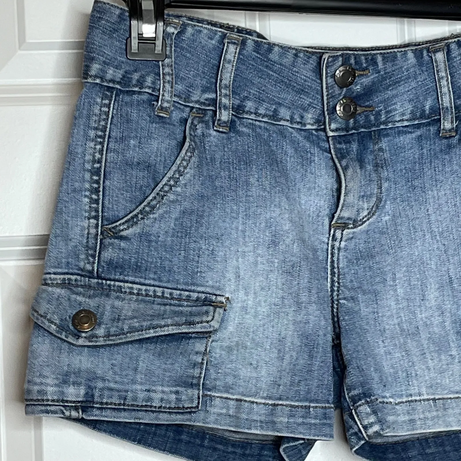 Calvin Klein Y2K Shortie Denim Cargo Shorts Blue Size 27 / 4 - Image 4